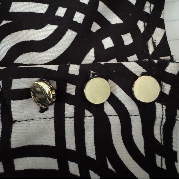 Mud Pie women’s dress size medium gold tone buttons on sleeves black and white - Picture 5 of 6